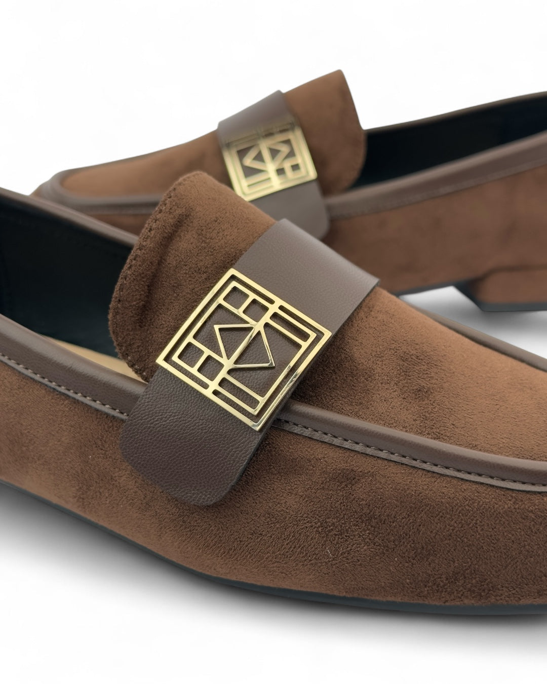 لوفر شمواه ذات تفاصيل معدنية