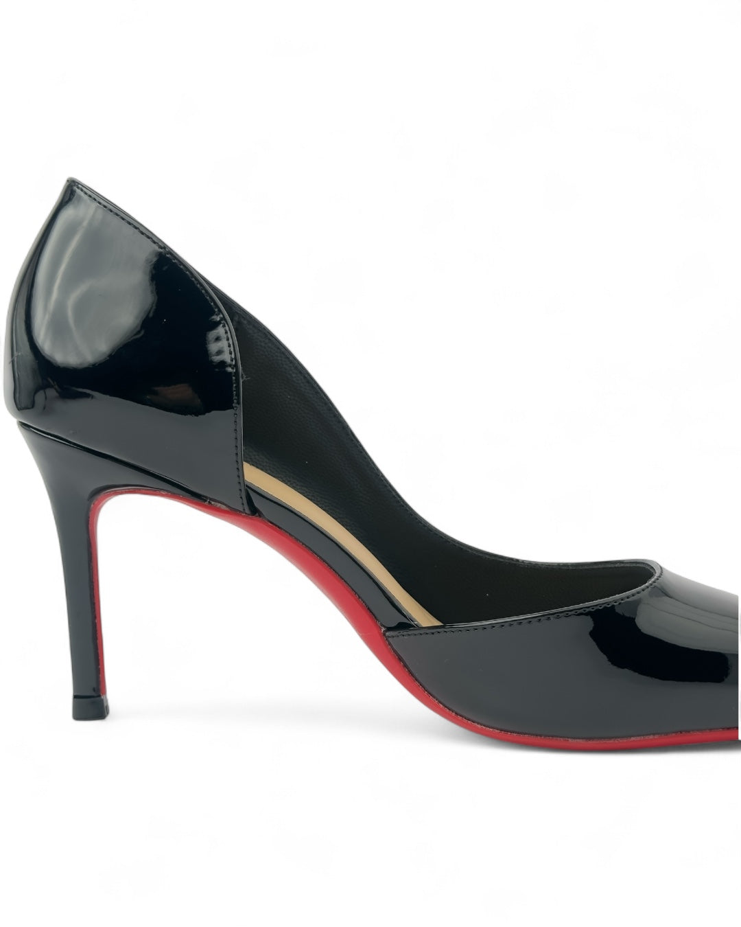 كعب عالي أحمر شفاه بنعل أحمر