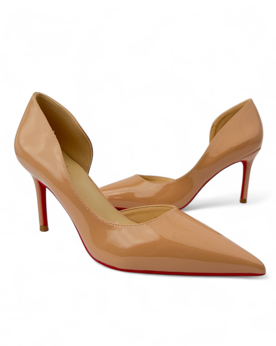 كعب عالي أحمر شفاه بنعل أحمر