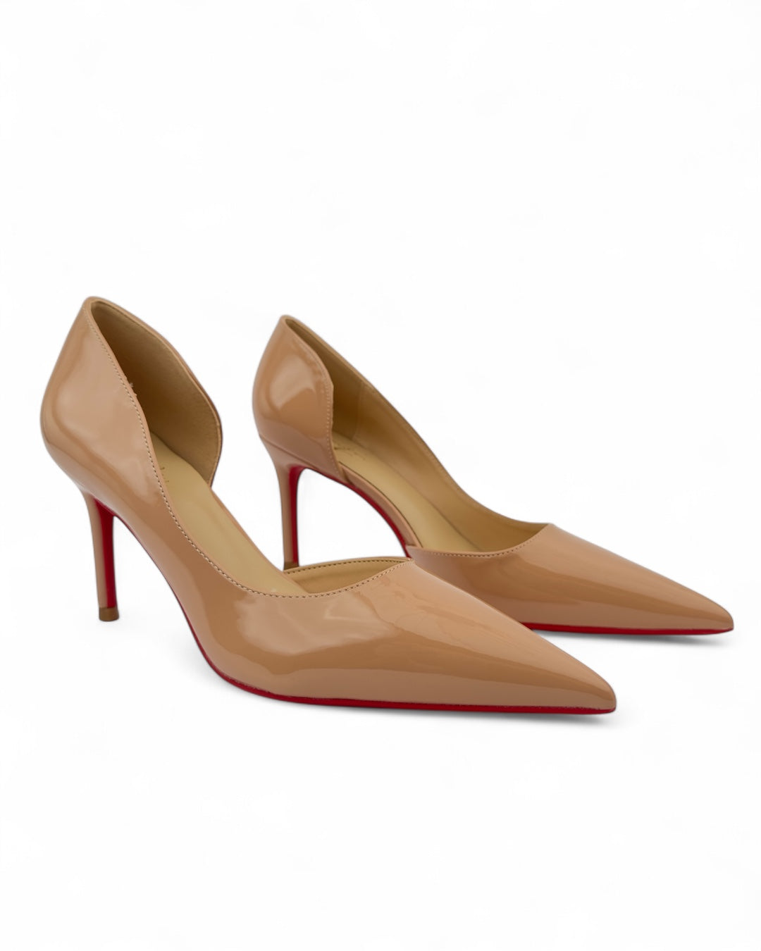 كعب عالي أحمر شفاه بنعل أحمر