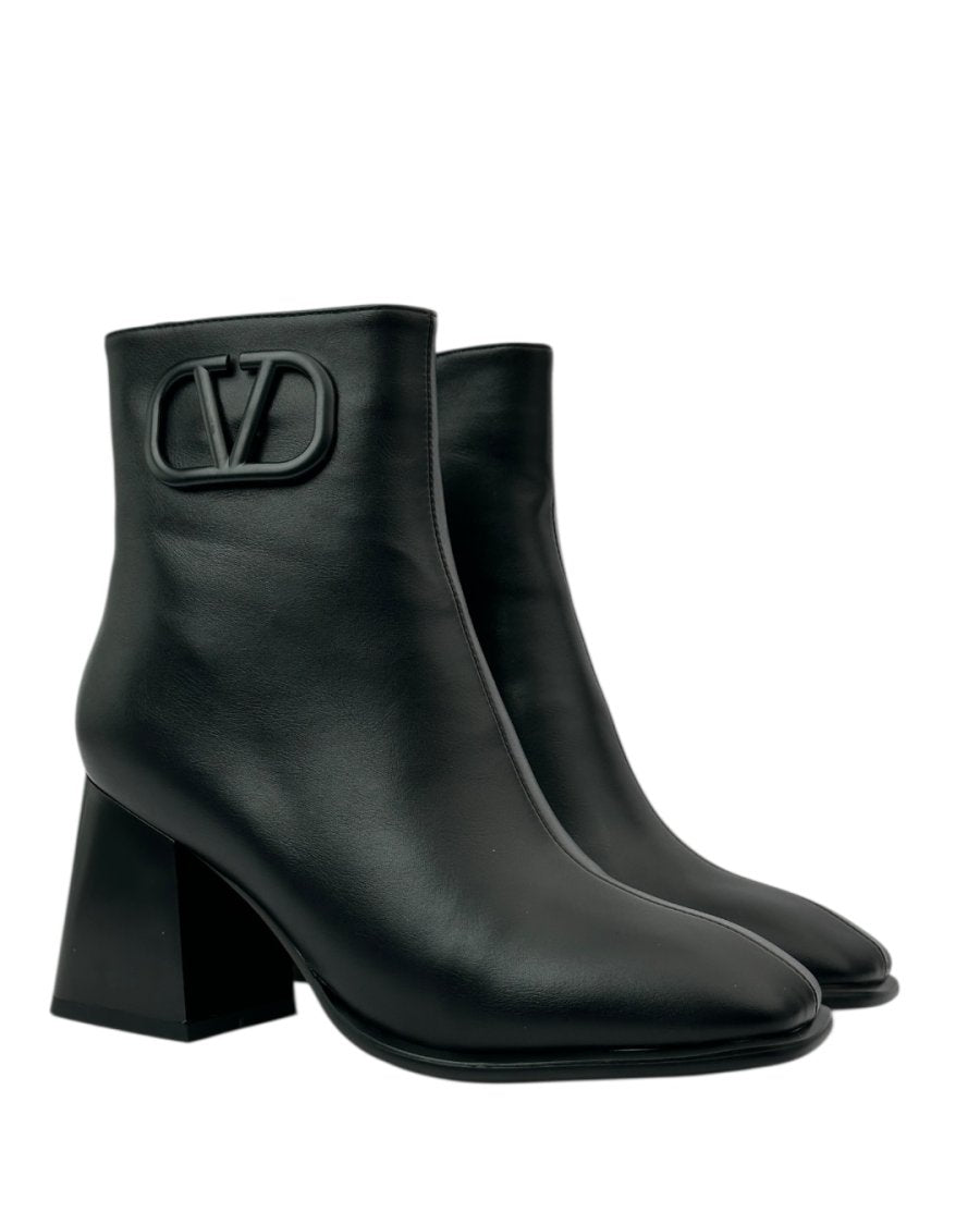 حذاء جلدي بكعب عريض ومقدمة مدببة