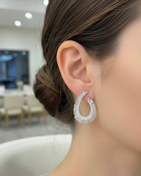 أقراط مرصعة بالزركون