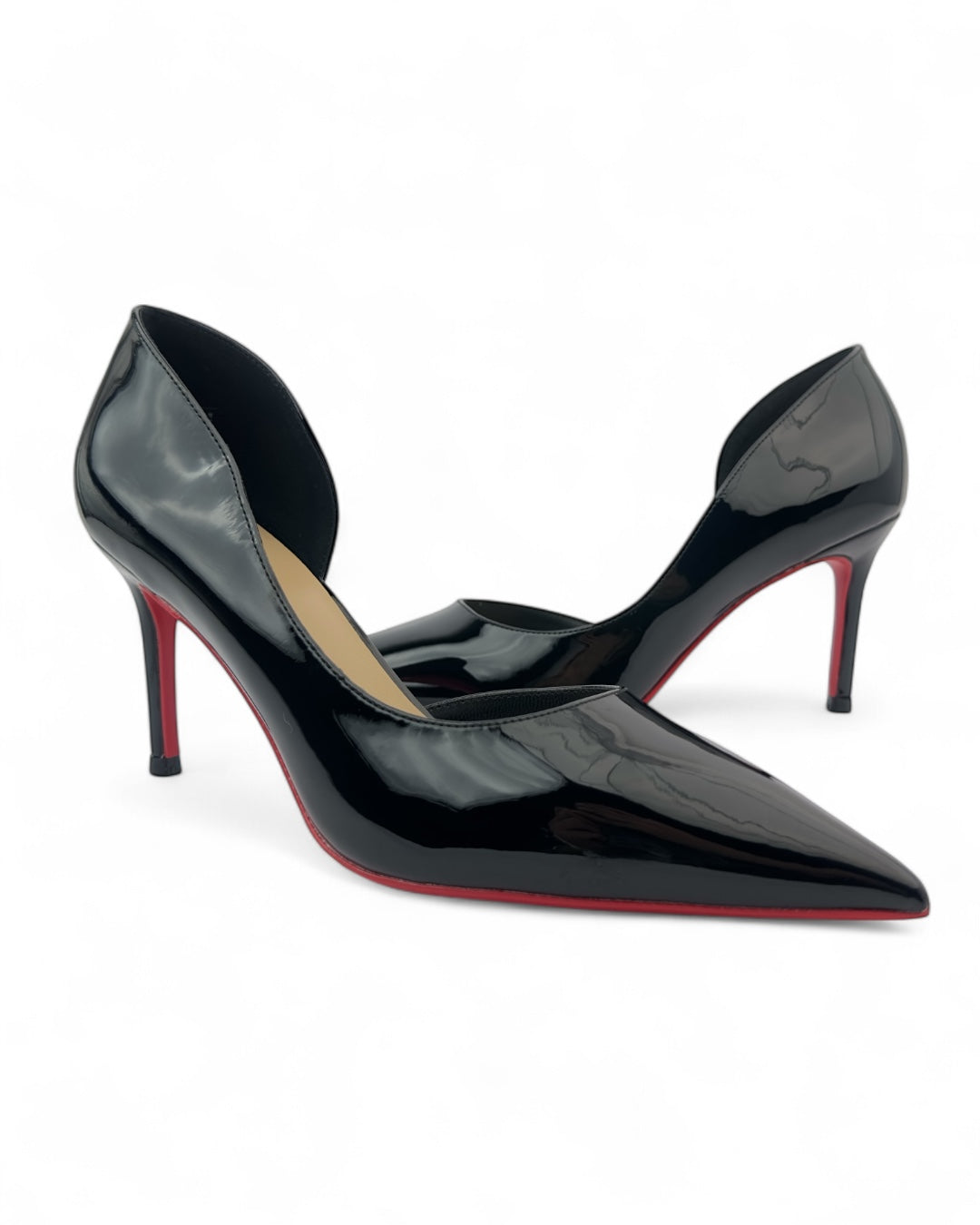 كعب عالي أحمر شفاه بنعل أحمر