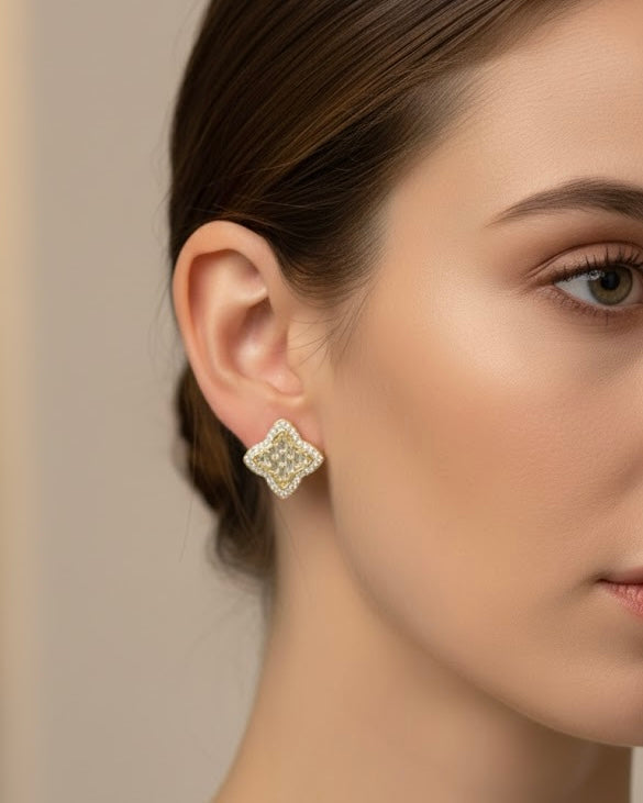 أقراط مرصعة بالزركون