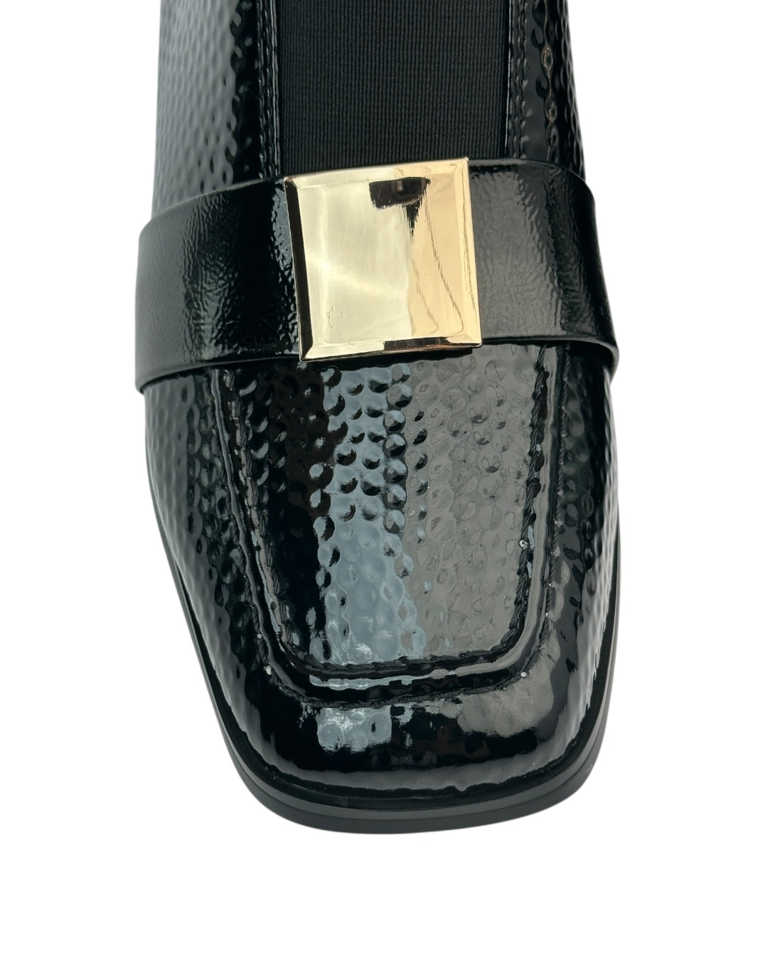 حذاء جلدي ذو مقدمة مربعة وإبزيم ذهبي