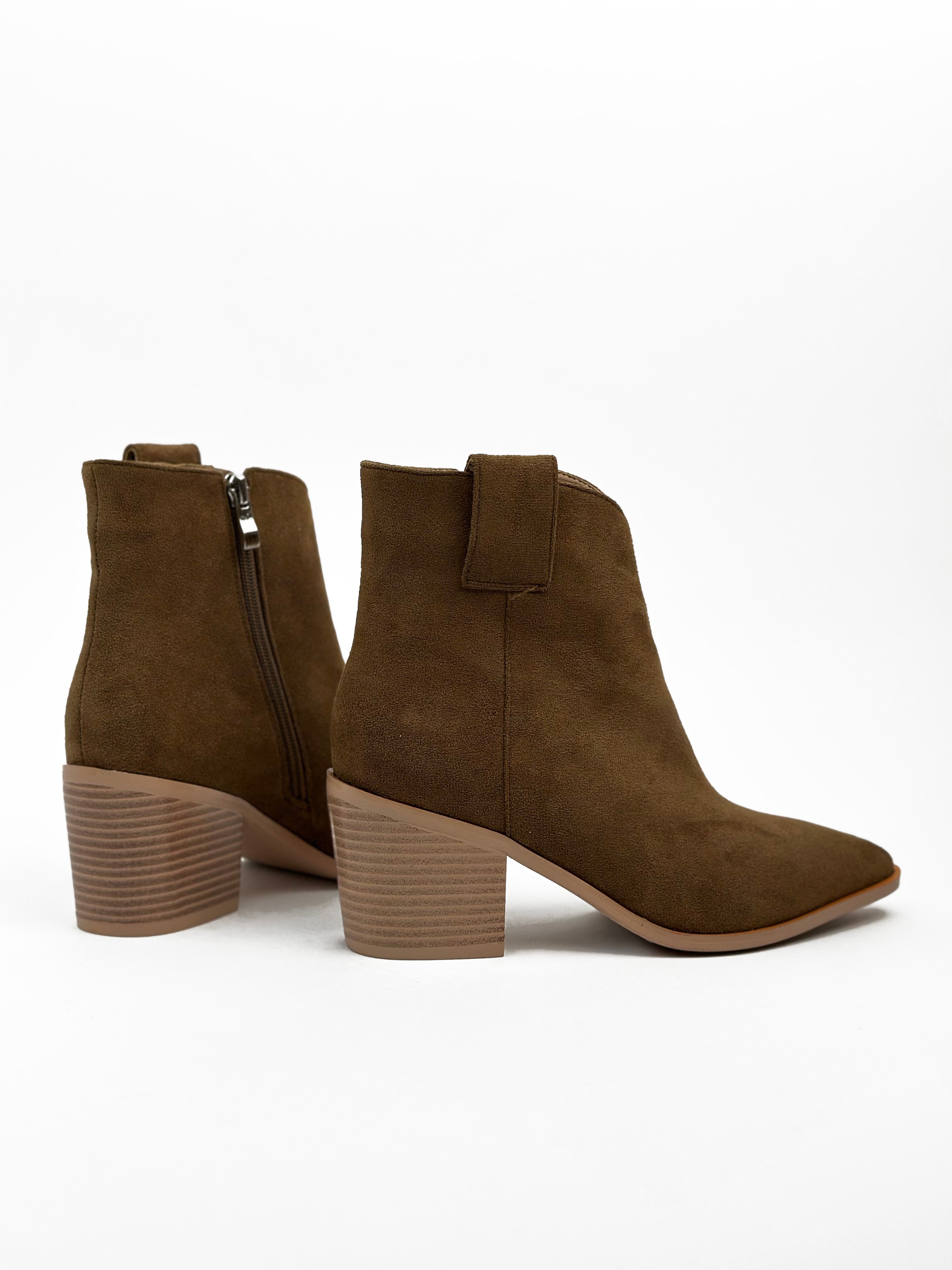 بوت قصير من الجلد المدبوغ