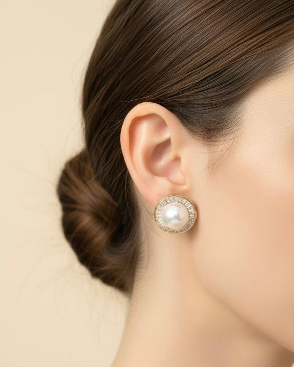 أقراط مرصعة بالزركون واللؤلؤ