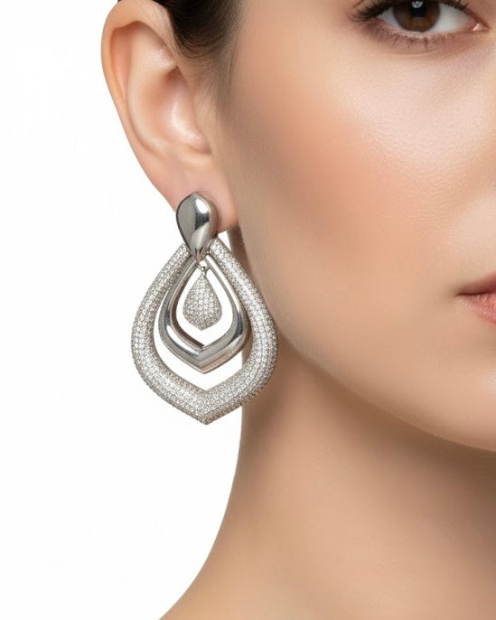 أقراط مرصعة بالزركون