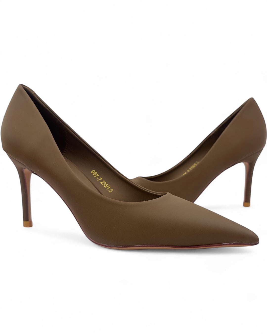 Classic mid-heel shoes in matte leather