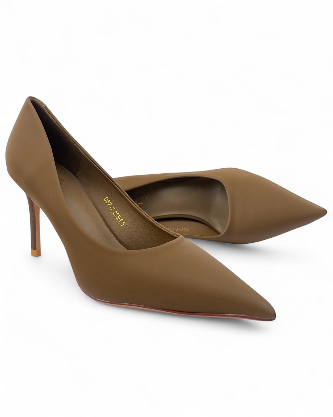 Classic mid-heel shoes in matte leather
