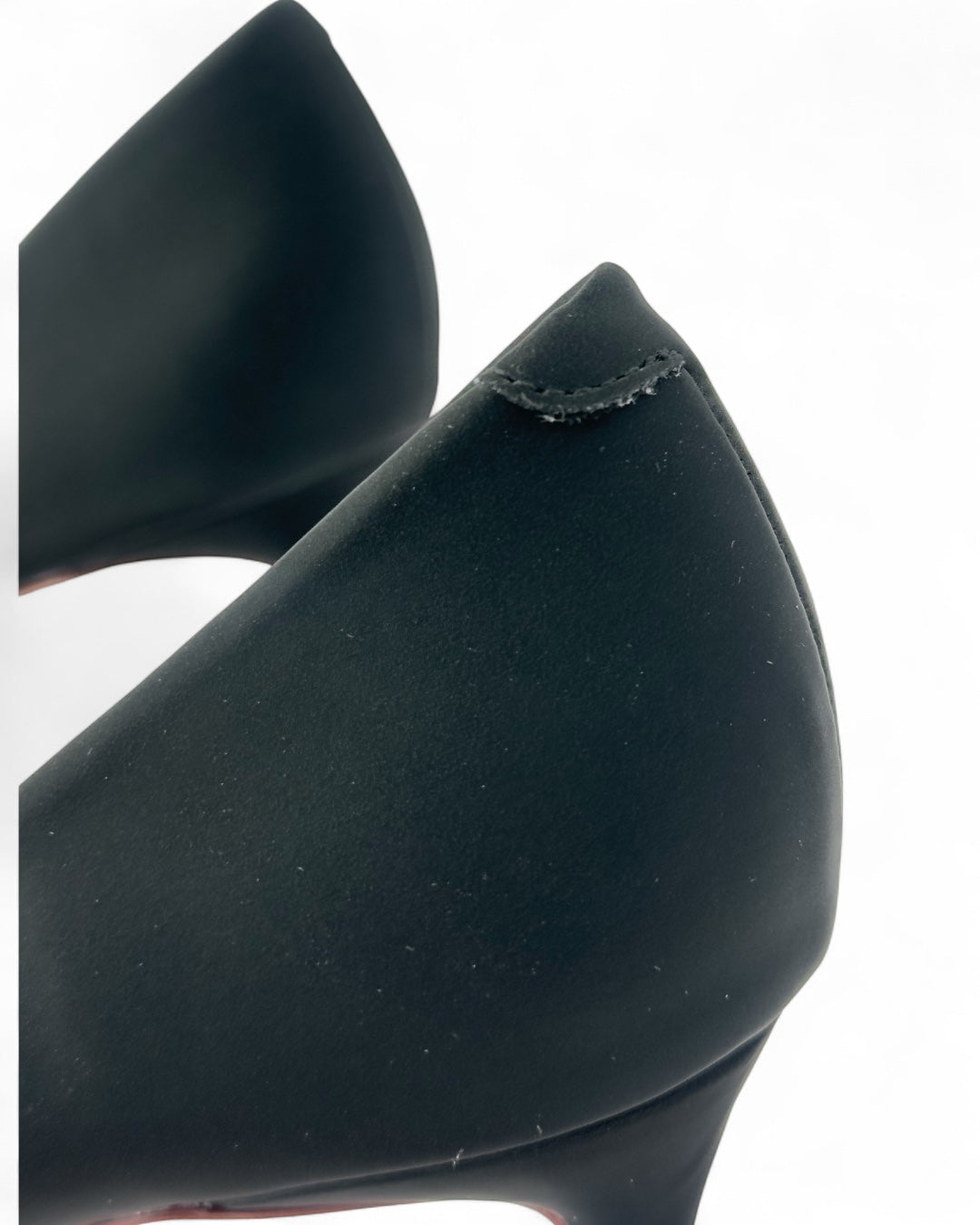 Classic mid-heel shoes in matte leather