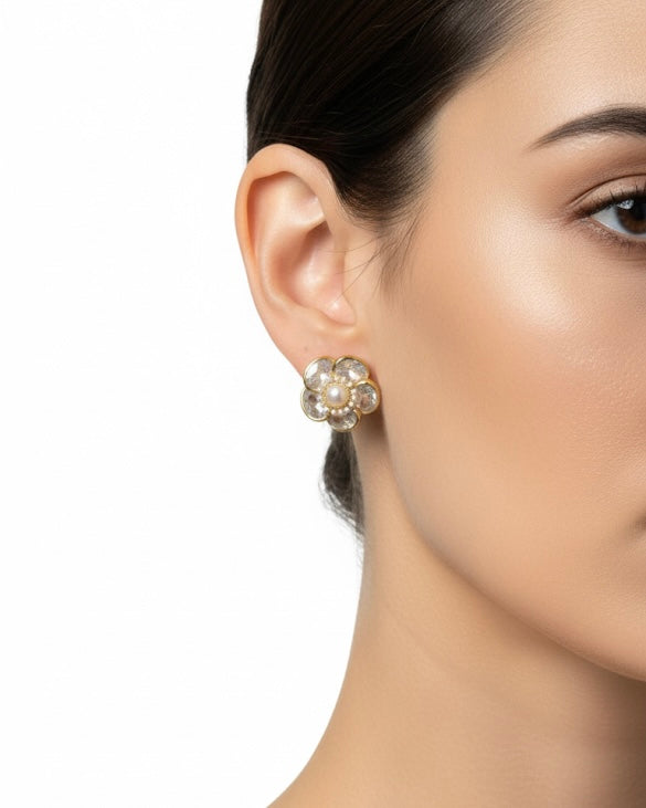 أقراط مرصعة بالزركون واللؤلؤ