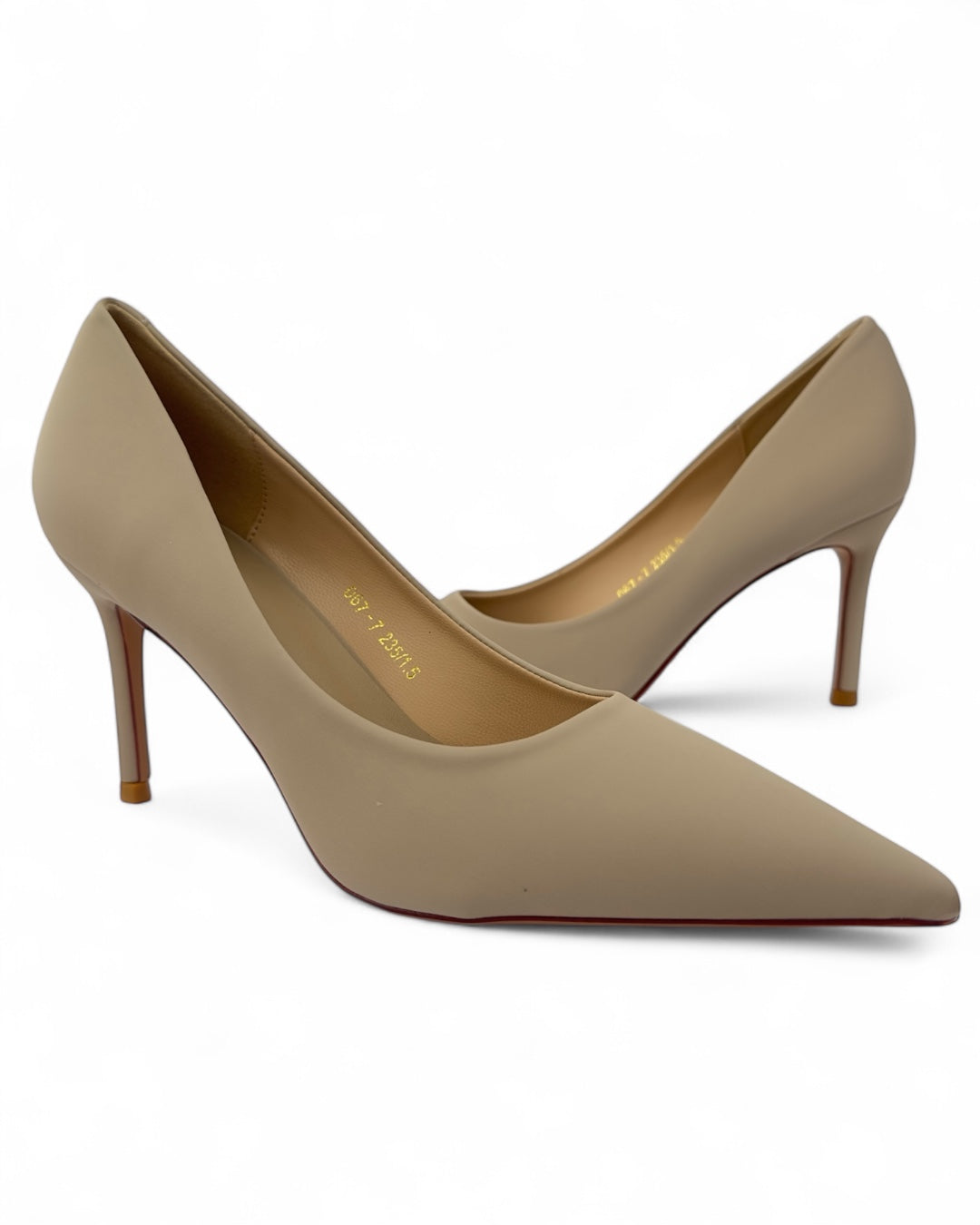 Classic mid-heel shoes in matte leather