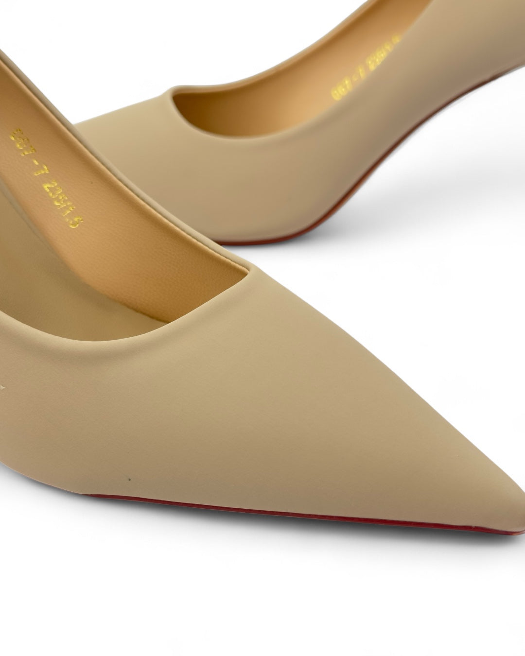 Classic mid-heel shoes in matte leather