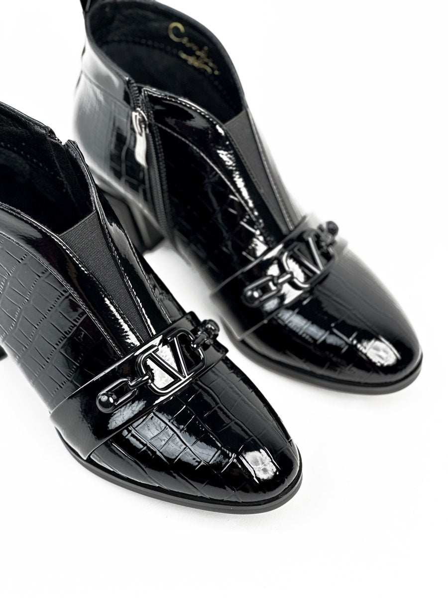 Black glossy leather topsiders