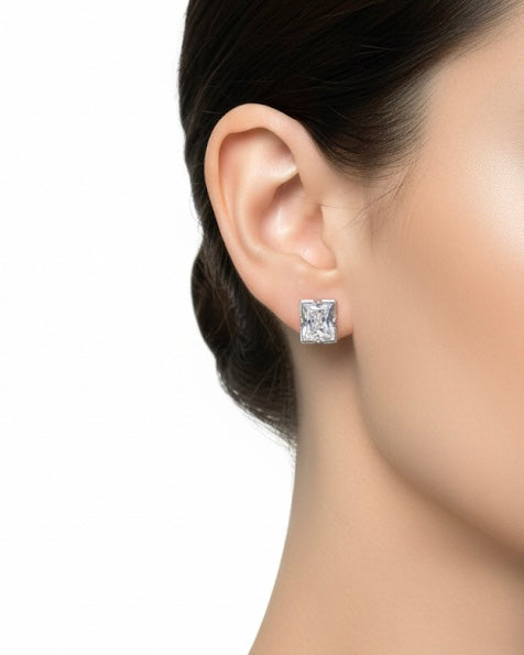 أقراط مرصعة بالكريستال