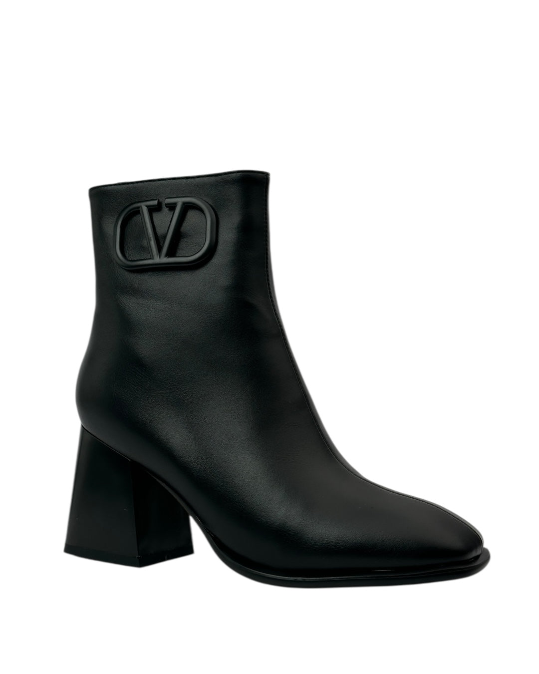 حذاء جلدي بكعب عريض ومقدمة مدببة