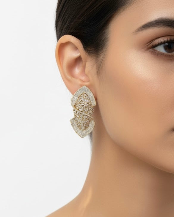 أقراط مرصعة بالزركون