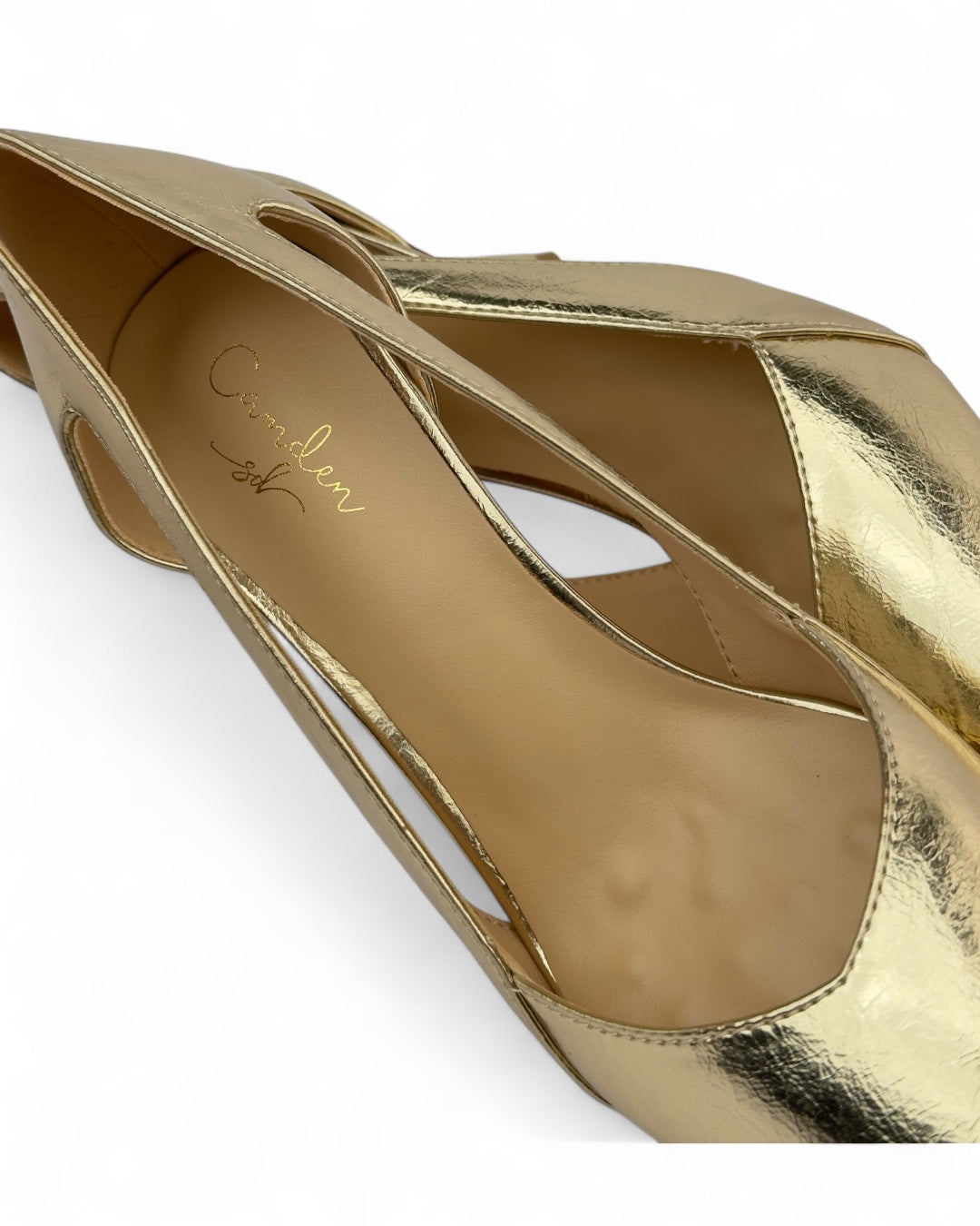 كعب عالي معدني