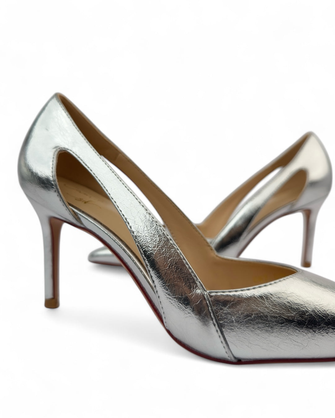 كعب عالي معدني