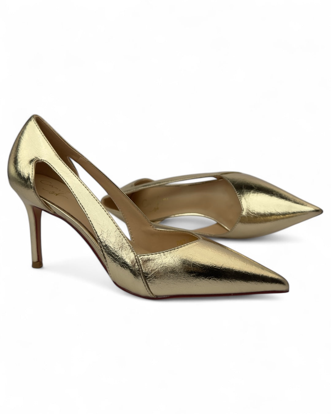 كعب عالي معدني