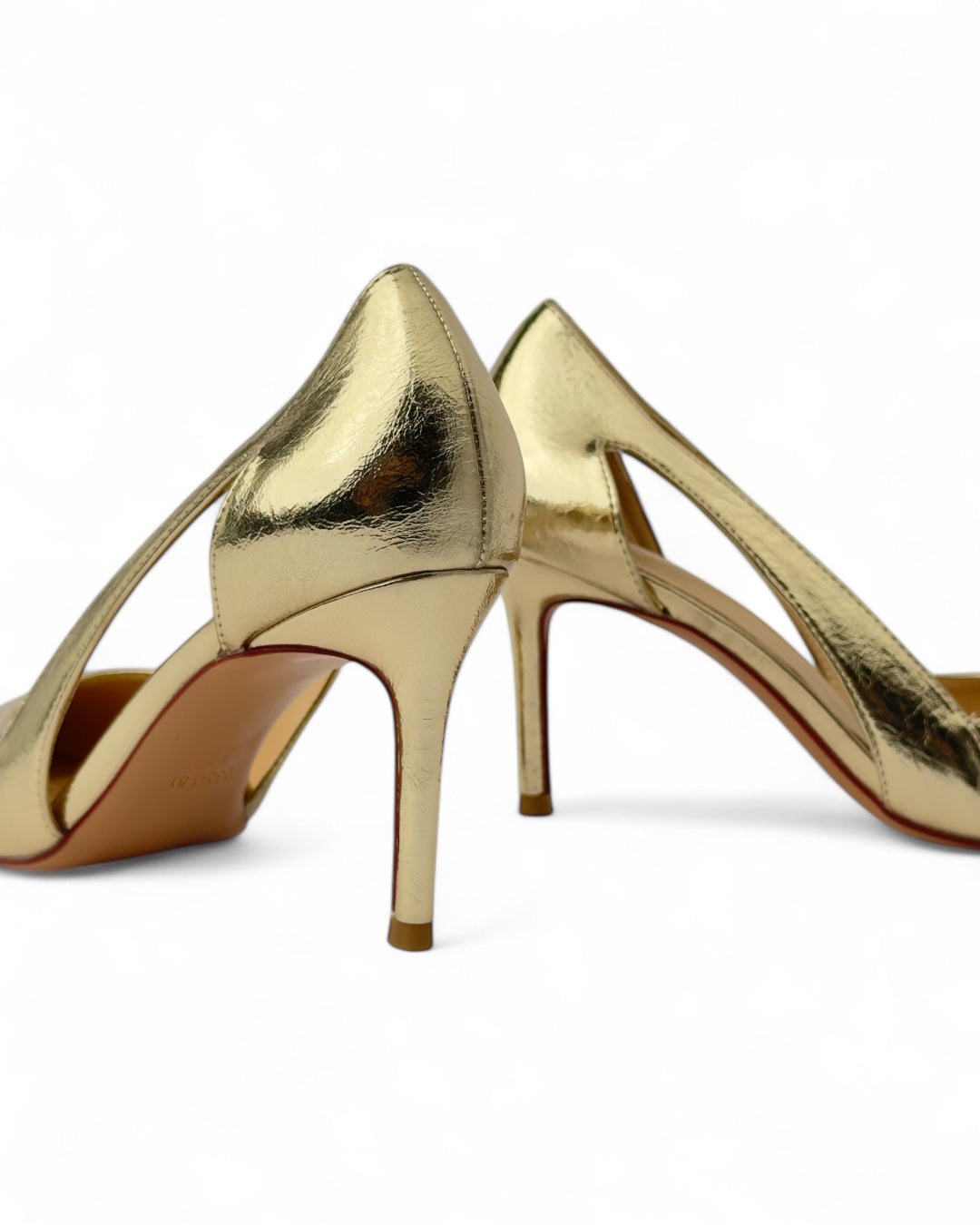 كعب عالي معدني