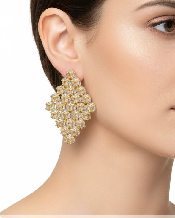 أقراط مرصعة بالزركون