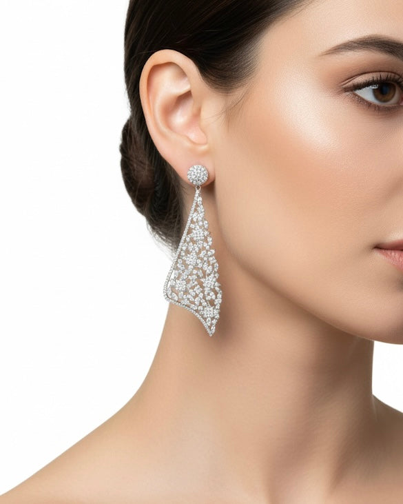 أقراط مرصعة بالزركون