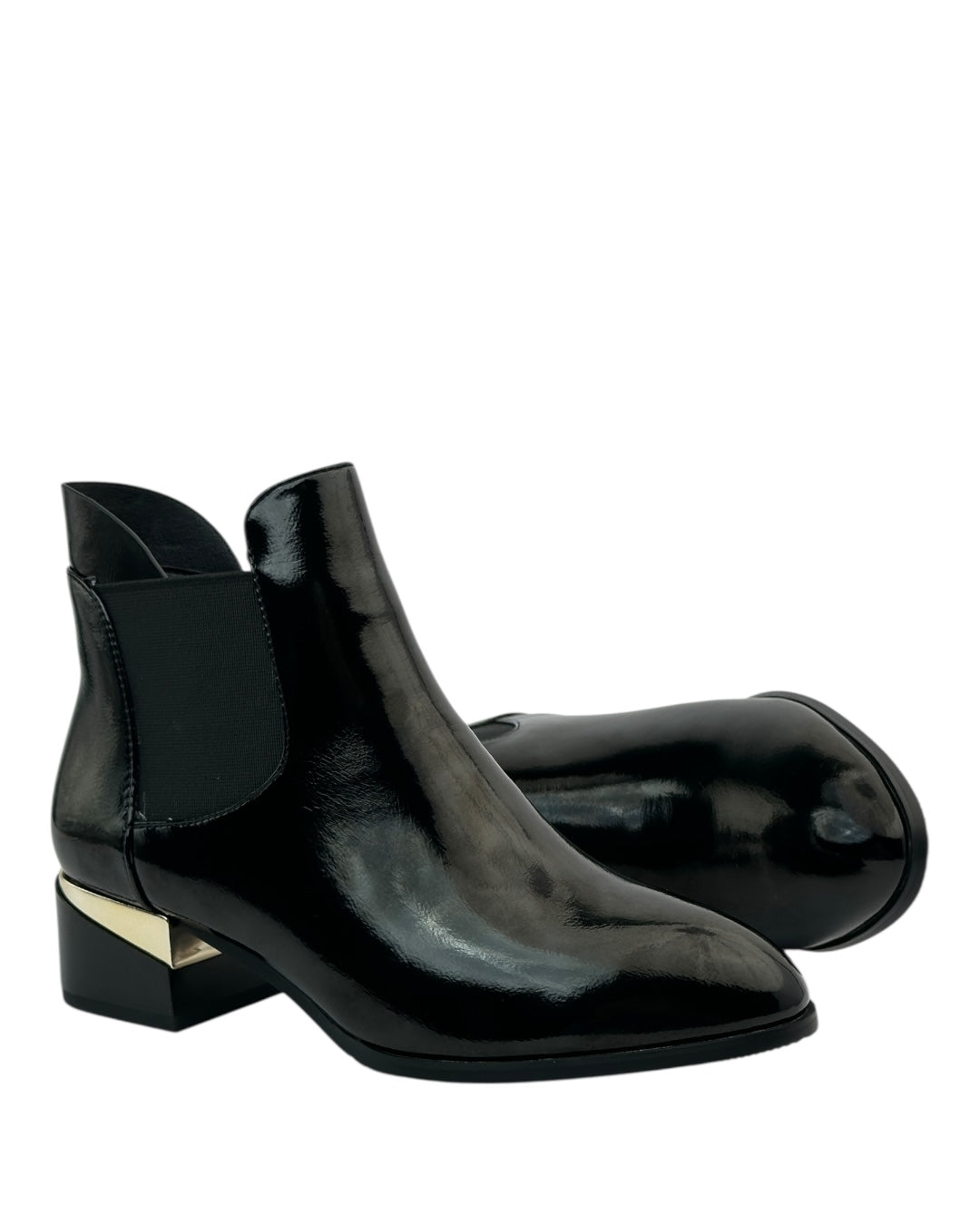 حذاء تشيلسي من الجلد اللامع بكعب منخفض