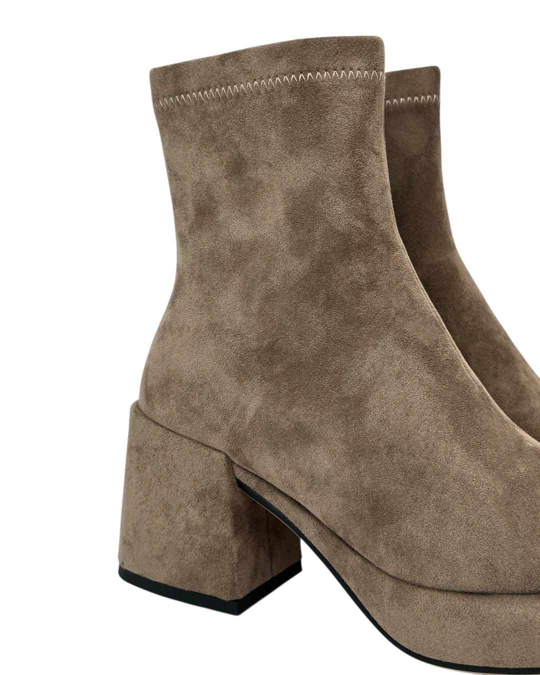 Suede boot with thick sole and block heel