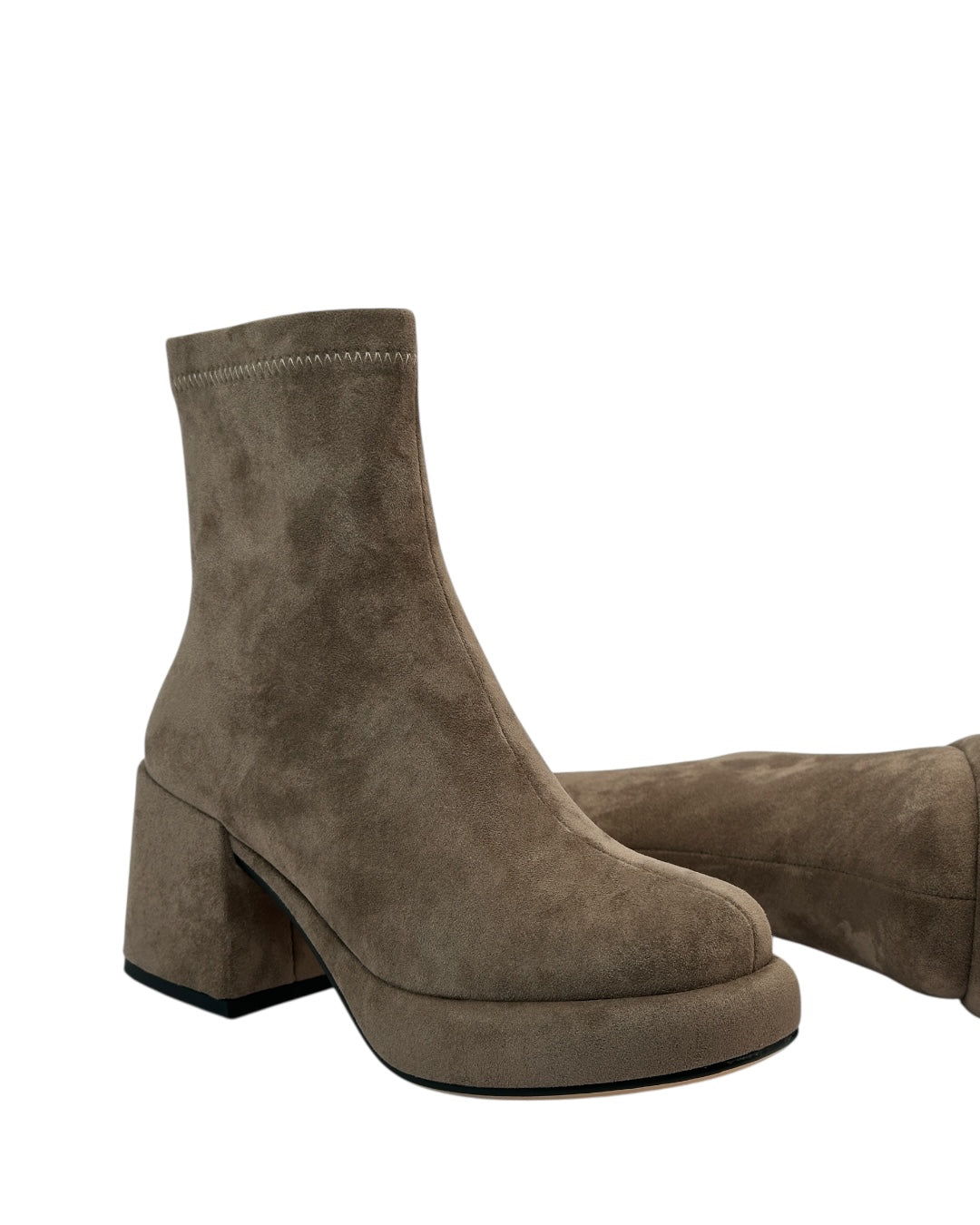Suede boot with thick sole and block heel