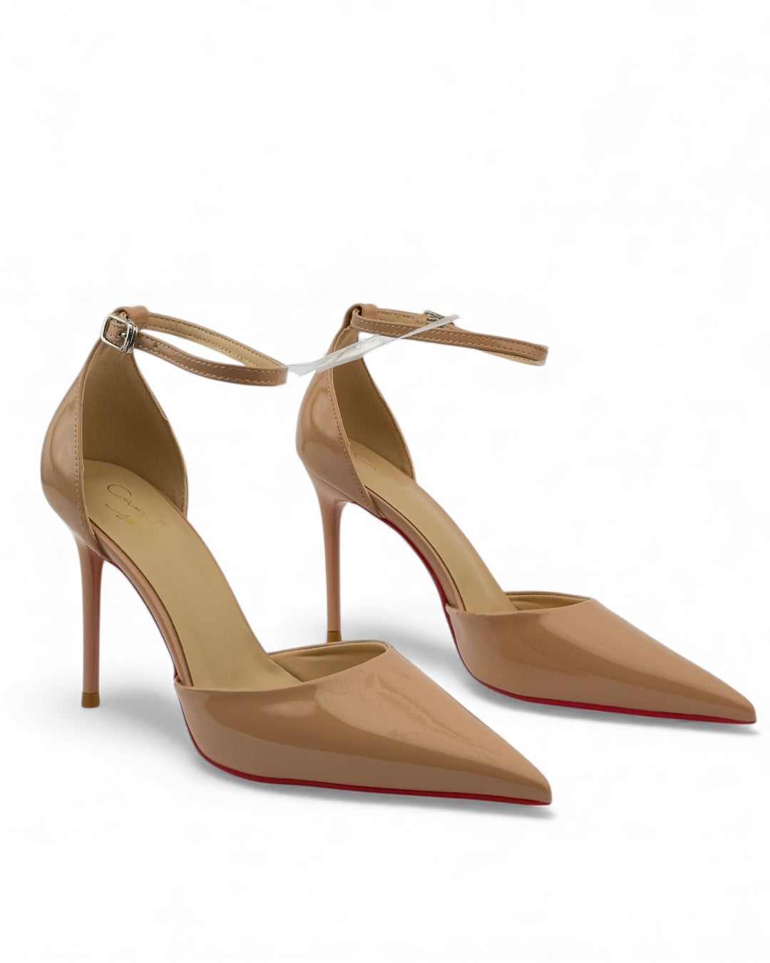 كعب عالٍ كلاسيكي من الجلد اللامع