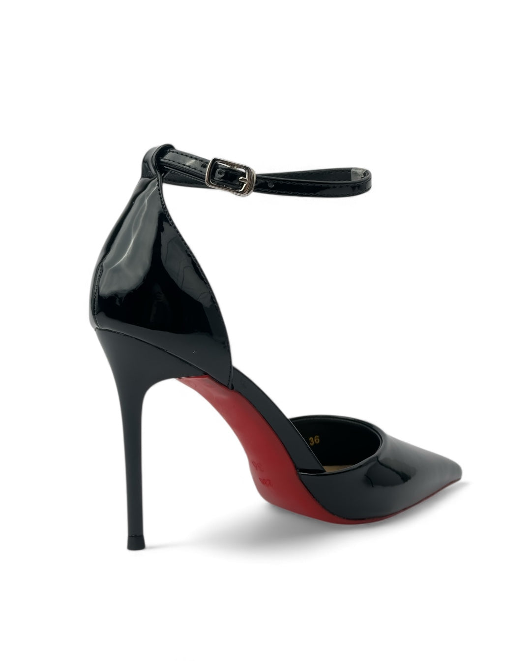 كعب عالٍ كلاسيكي من الجلد اللامع