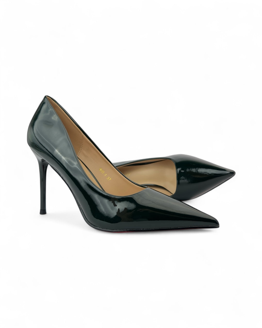 كعب من الجلد اللامع بنعل أحمر