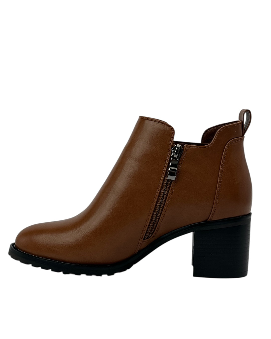 حذاء تشيلسي بكعب عريض