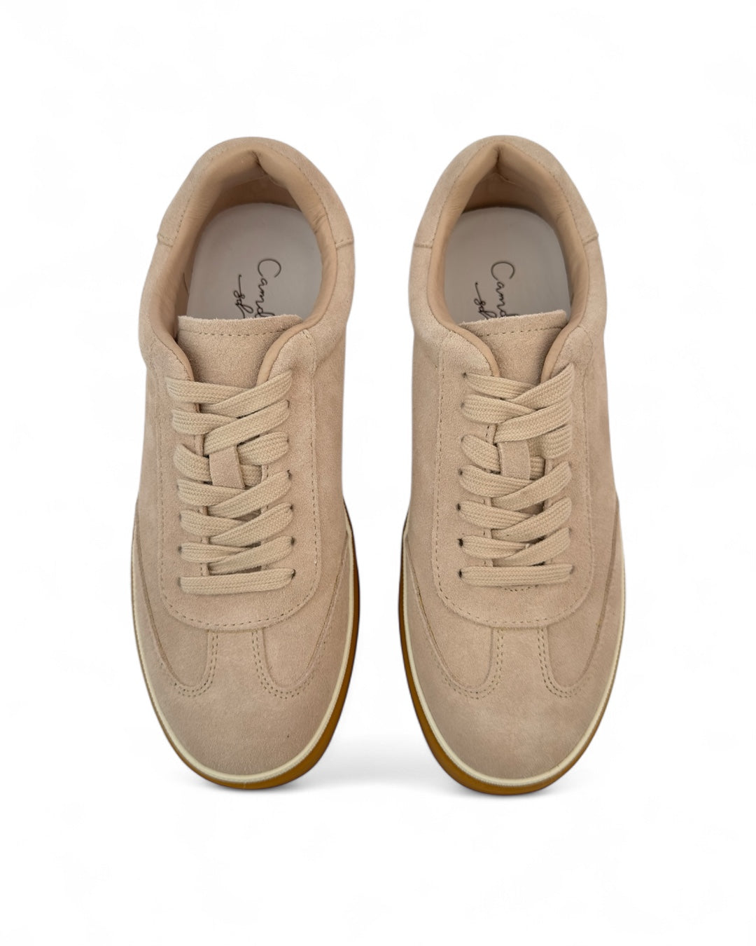 حذاء رياضي مخملي بنعل من الكريب