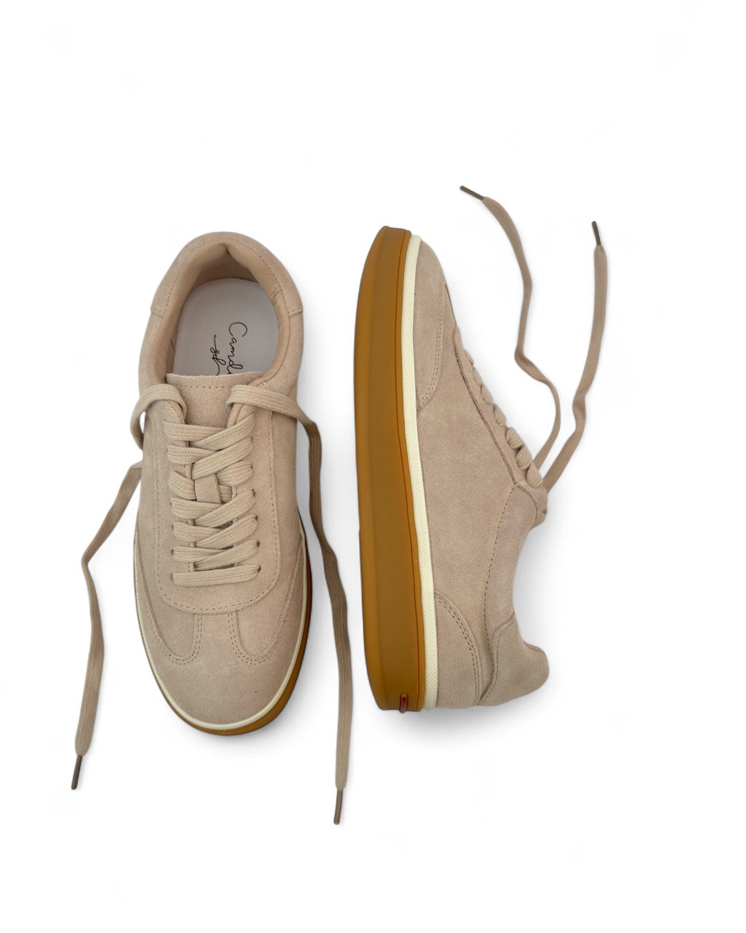 حذاء رياضي مخملي بنعل من الكريب