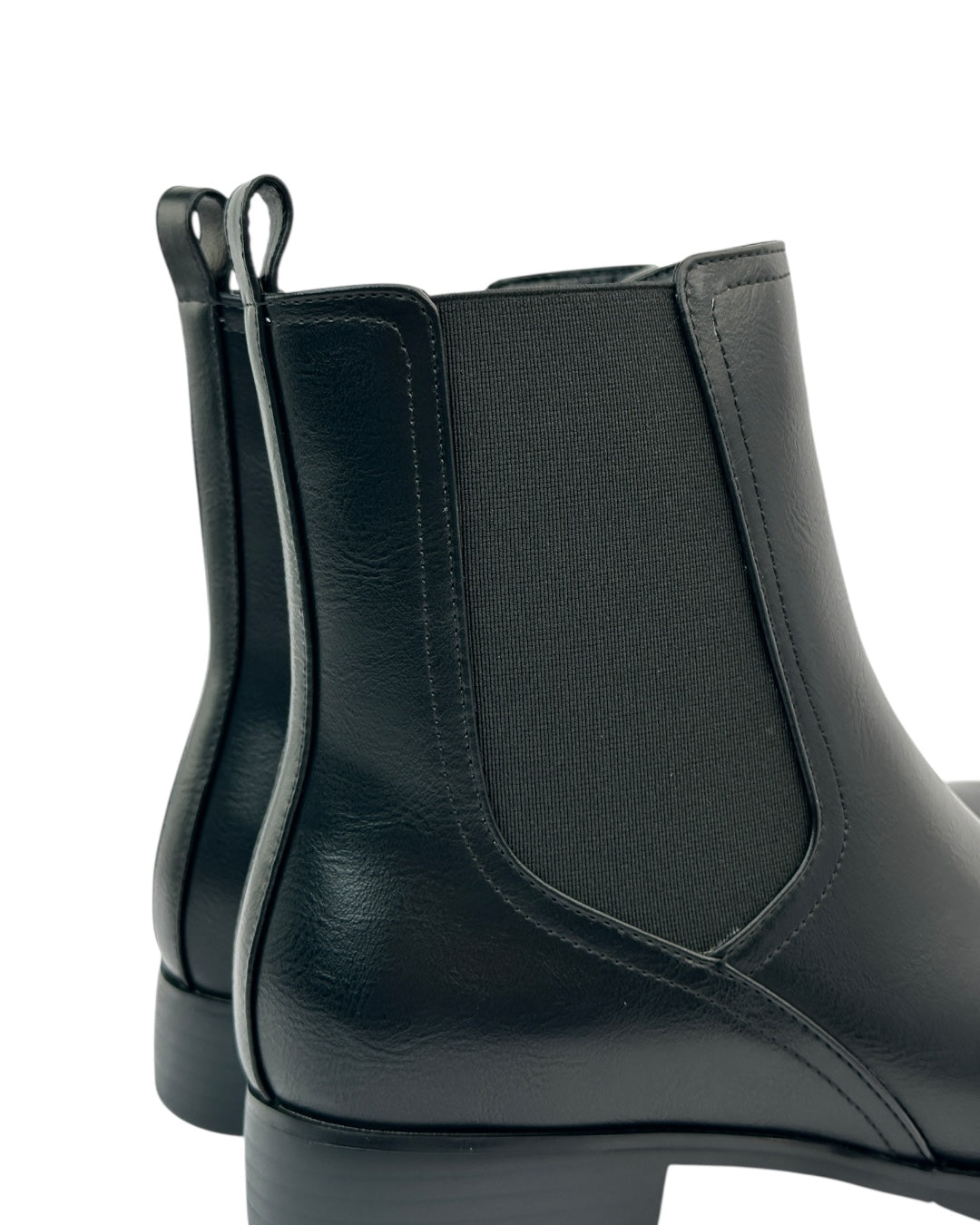 حذاء جلدي مزود بنسيج جانبي مطاطي