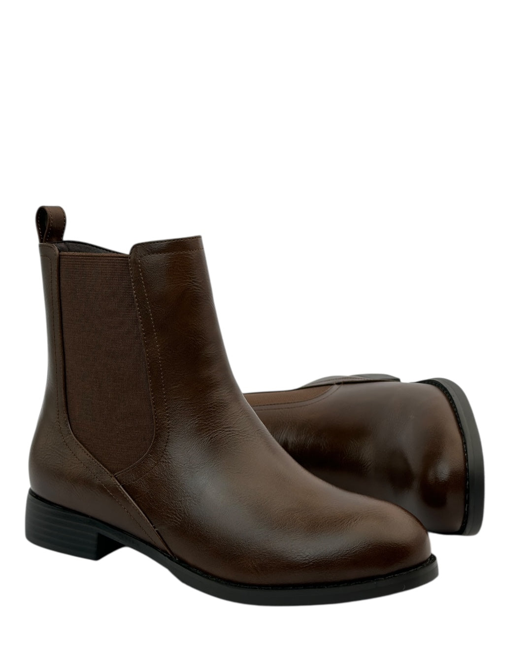 حذاء جلدي مزود بنسيج جانبي مطاطي