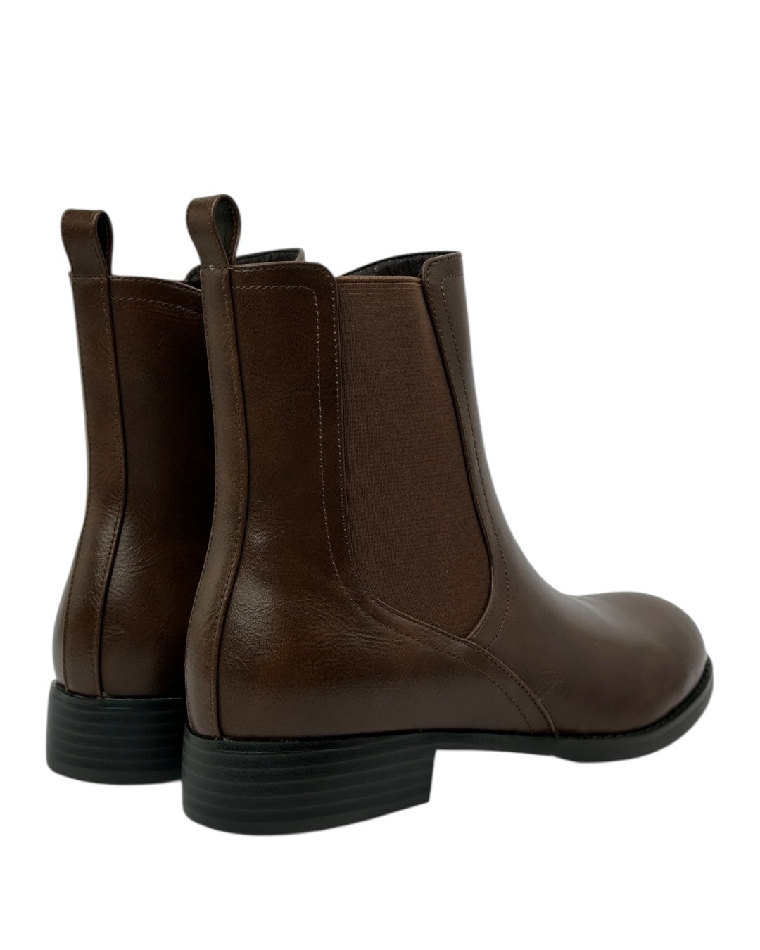 حذاء جلدي مزود بنسيج جانبي مطاطي