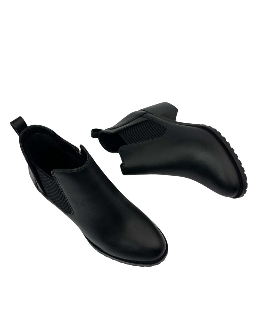 حذاء تشيلسي بكعب عريض