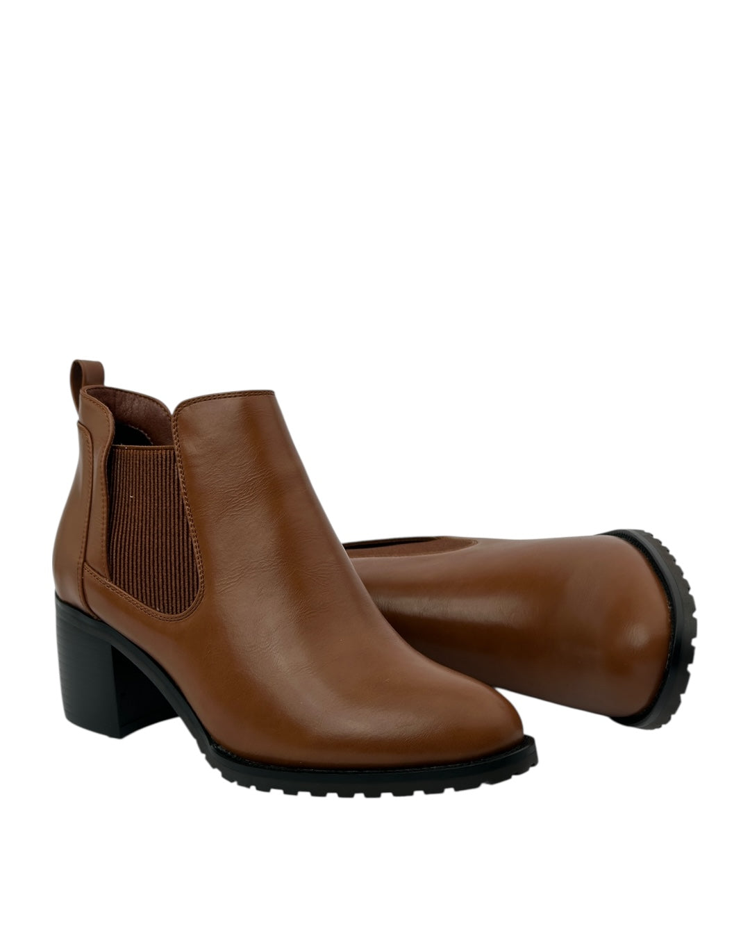 حذاء تشيلسي بكعب عريض