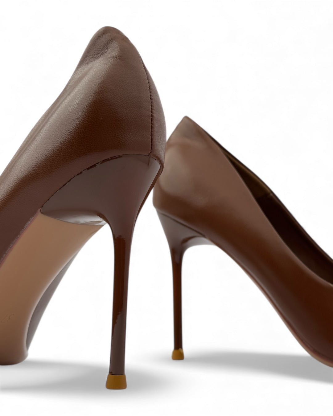 كعب عالي كلاسيكي من الجلد غير اللامع