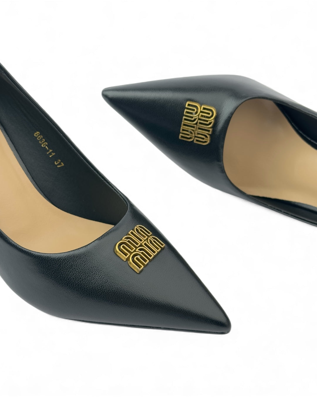 كعب عالي كلاسيكي من الجلد غير اللامع