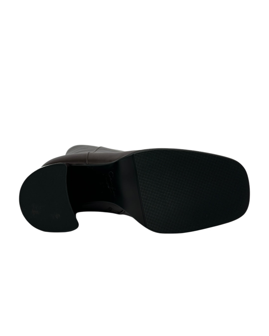 حذاء ذو مقدمة مربعة وكعب خشبي عريض