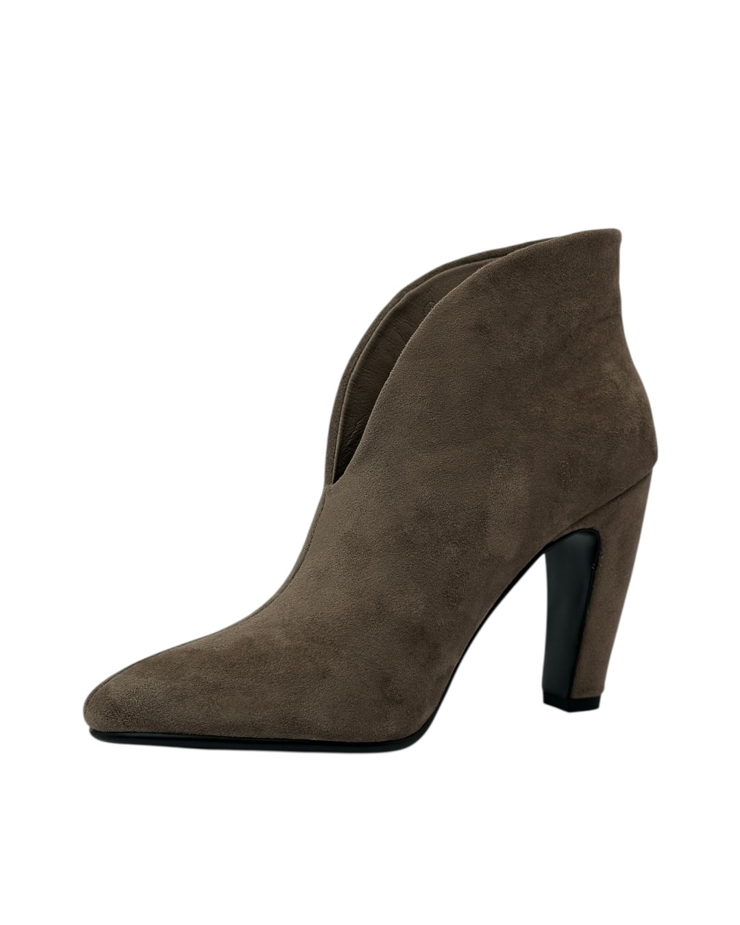 حذاء من جلد الغزال بكعب سميك وفتحة أمامية