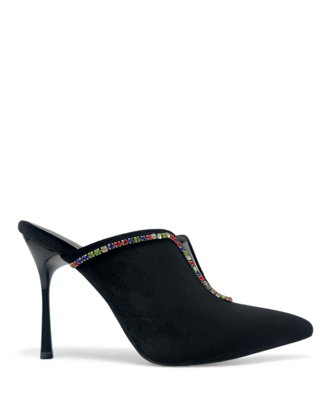 حذاء بكعب عالٍ مزين بحزام مرصع بالكريستال