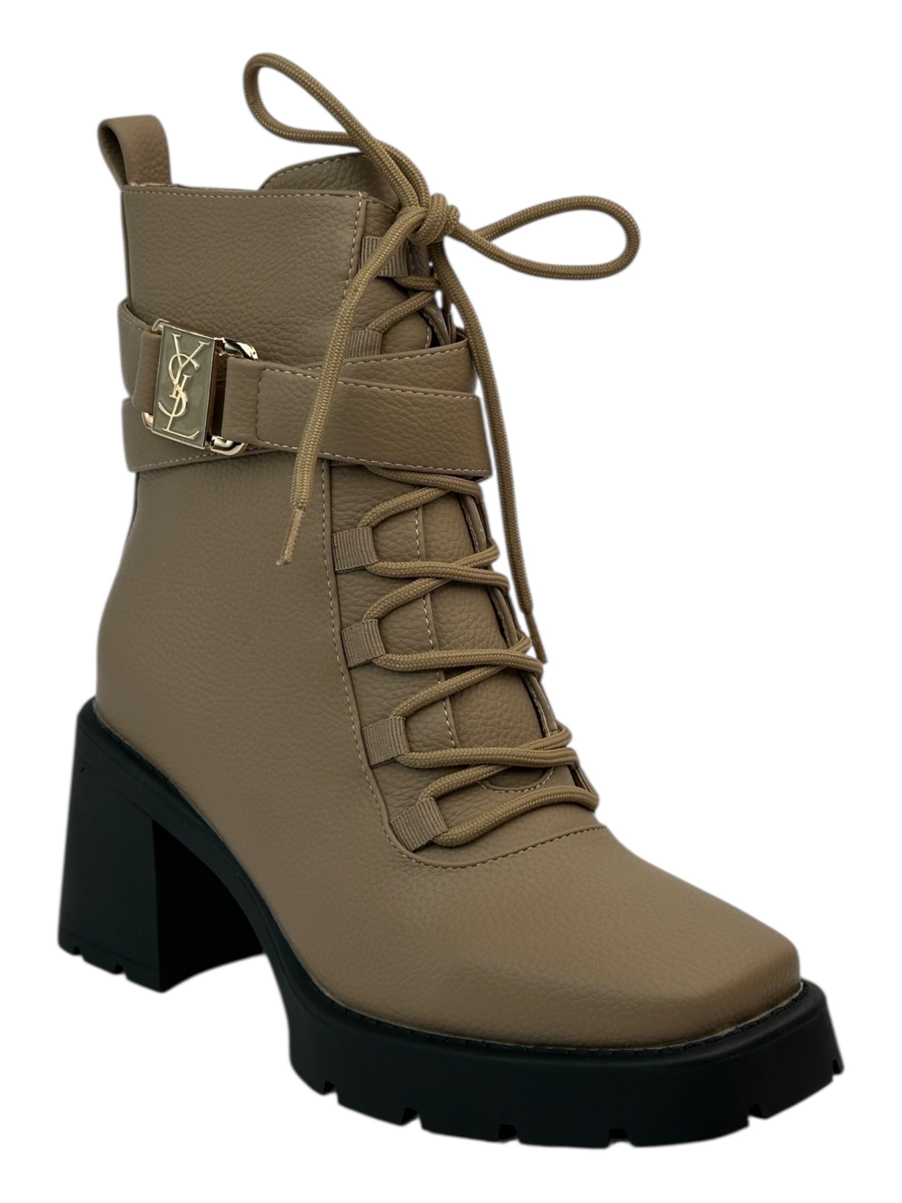 حذاء برباط وكعب عريض