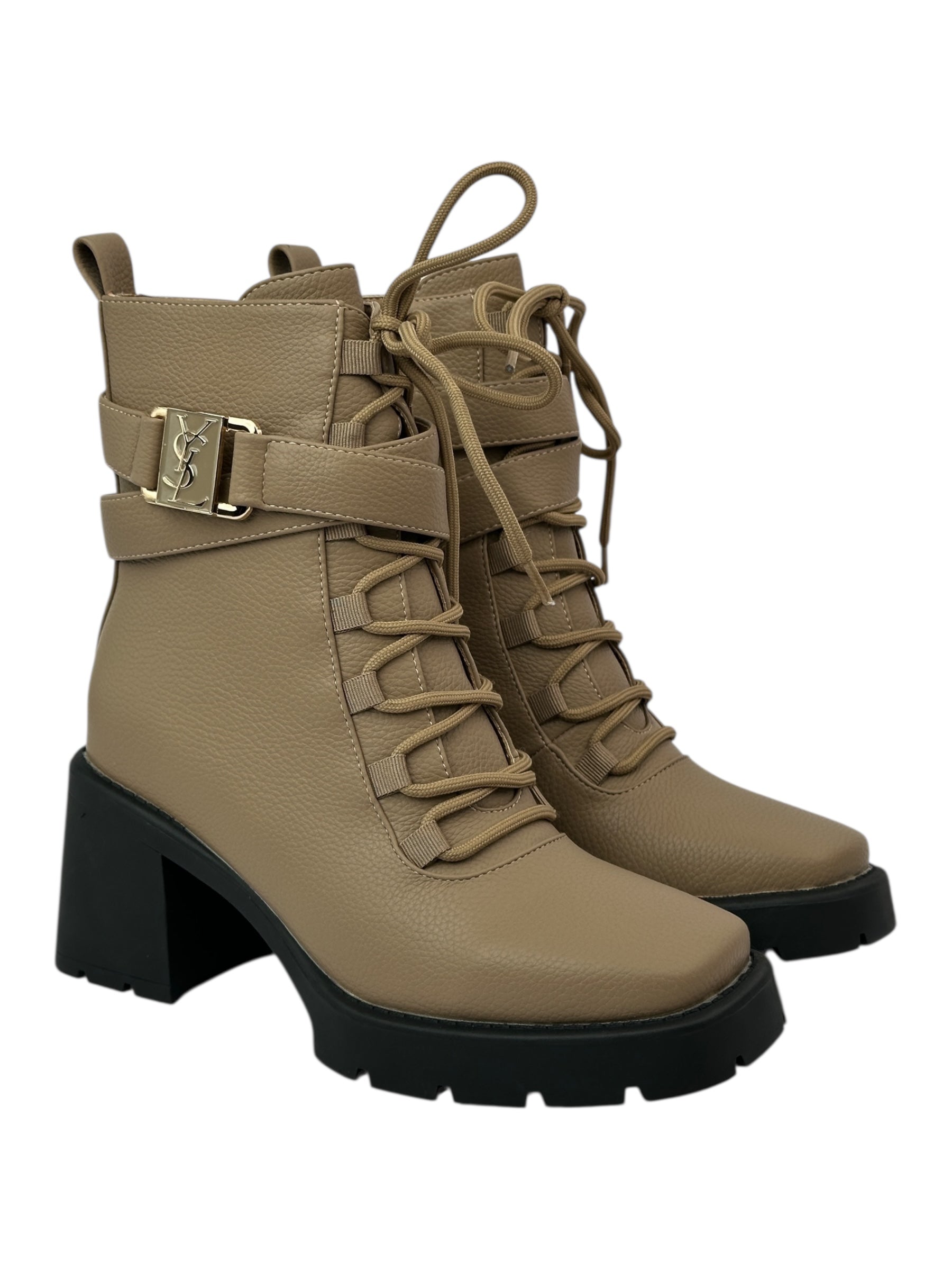 حذاء برباط وكعب عريض