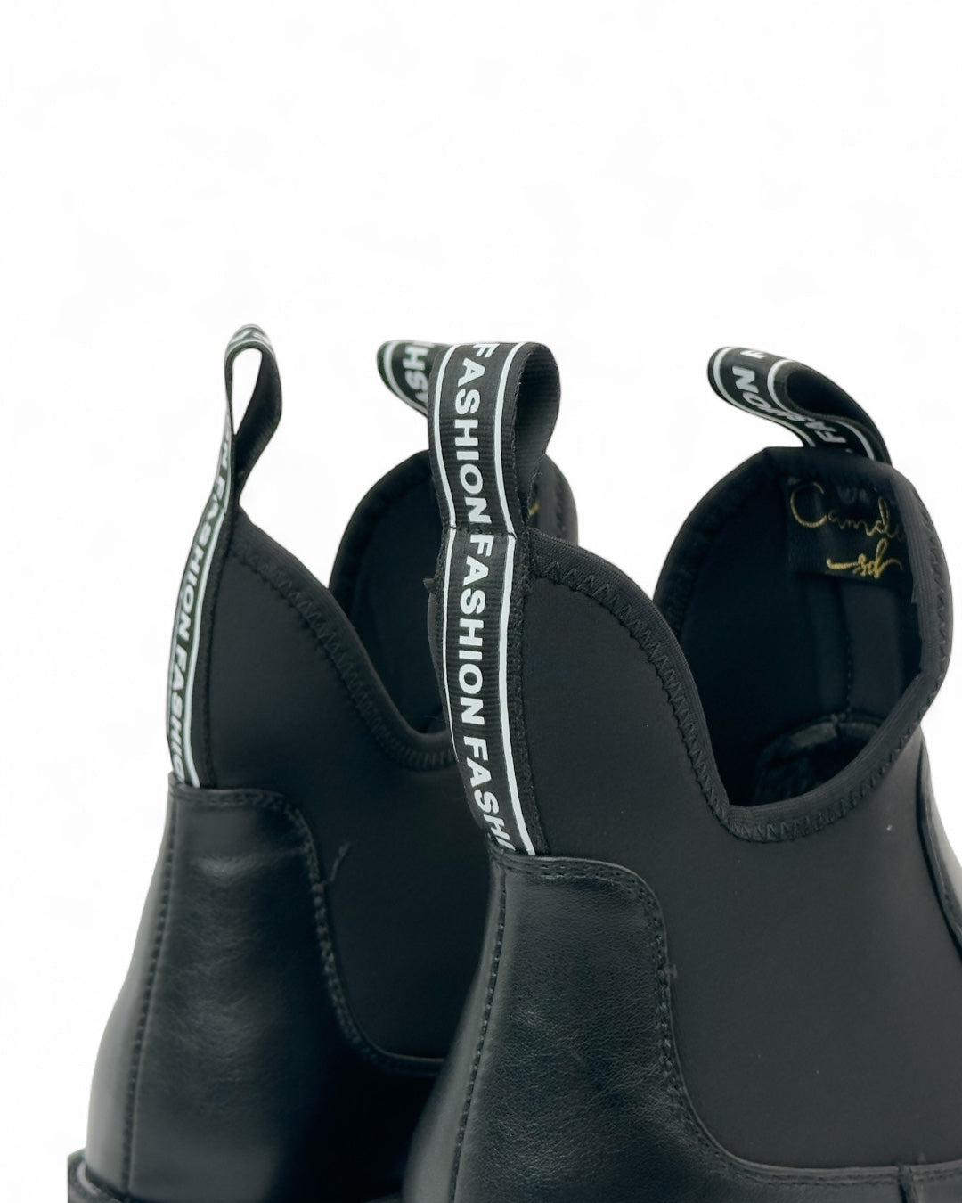 حذاء جلدي بنعل سميك ومطاط جانبي